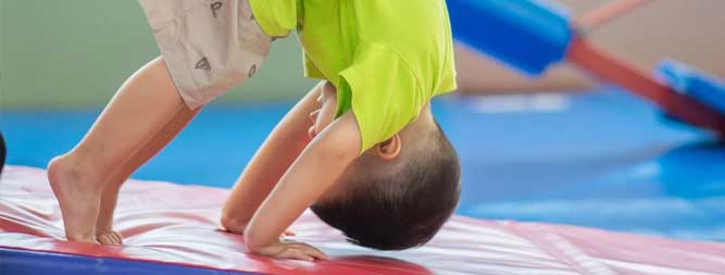 Toddlers and parents in a One and Two Peas class at VWEA